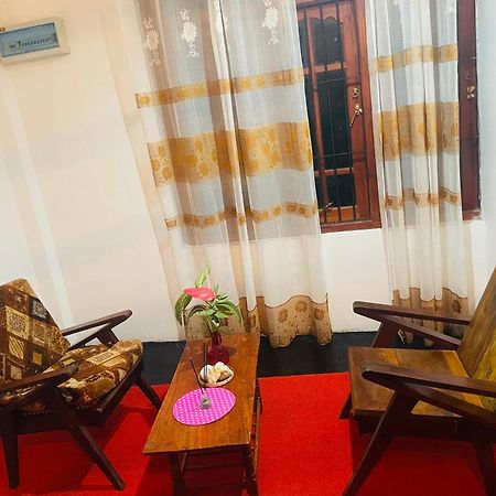 Thaaru Guest Bed and Breakfast Mirissa Buitenkant foto
