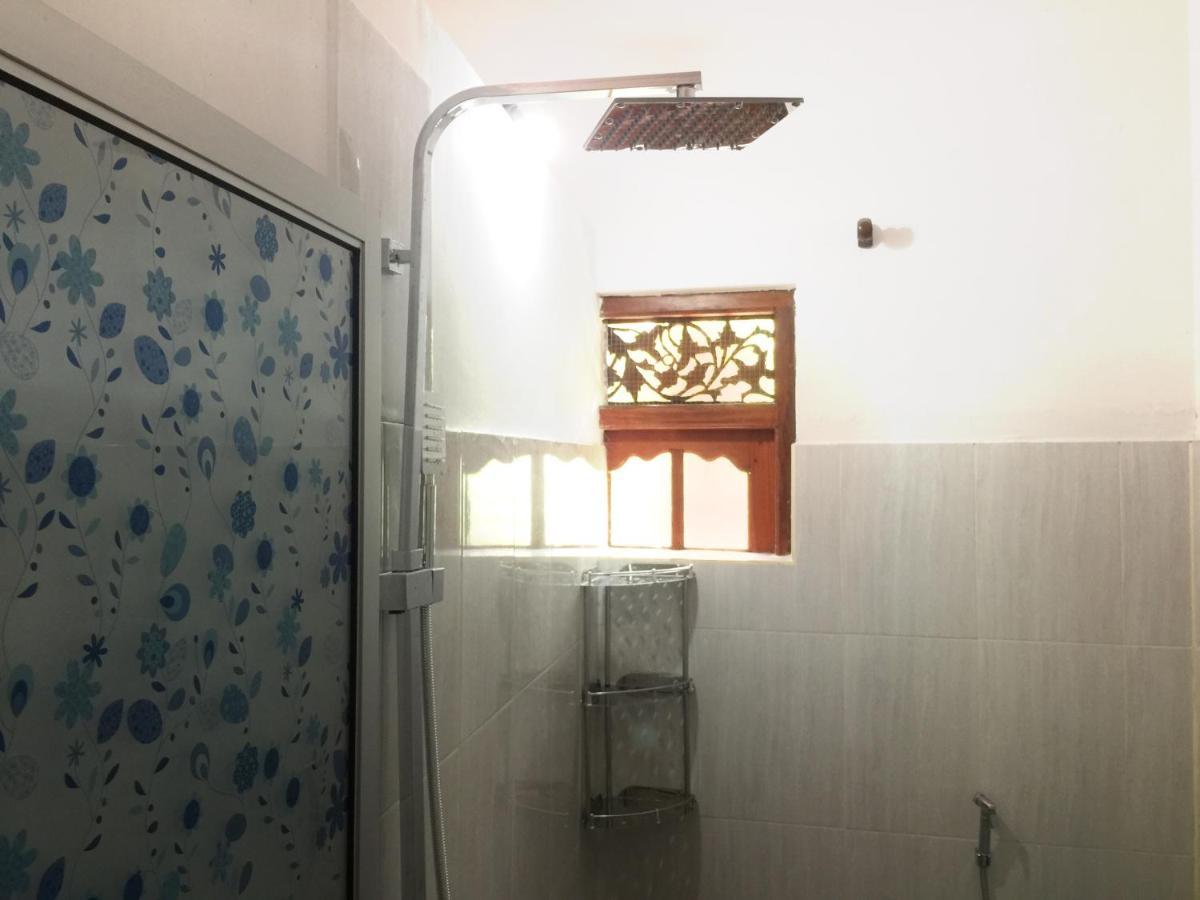 Thaaru Guest Bed and Breakfast Mirissa Buitenkant foto