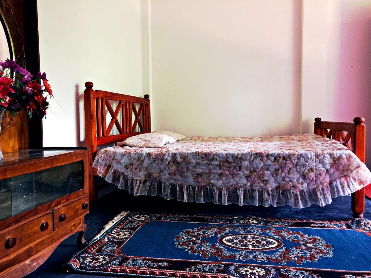 Thaaru Guest Bed and Breakfast Mirissa Buitenkant foto