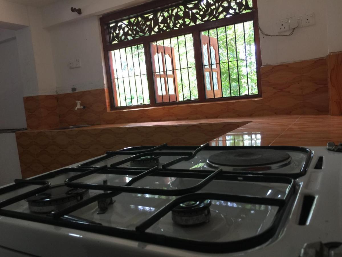 Thaaru Guest Bed and Breakfast Mirissa Buitenkant foto