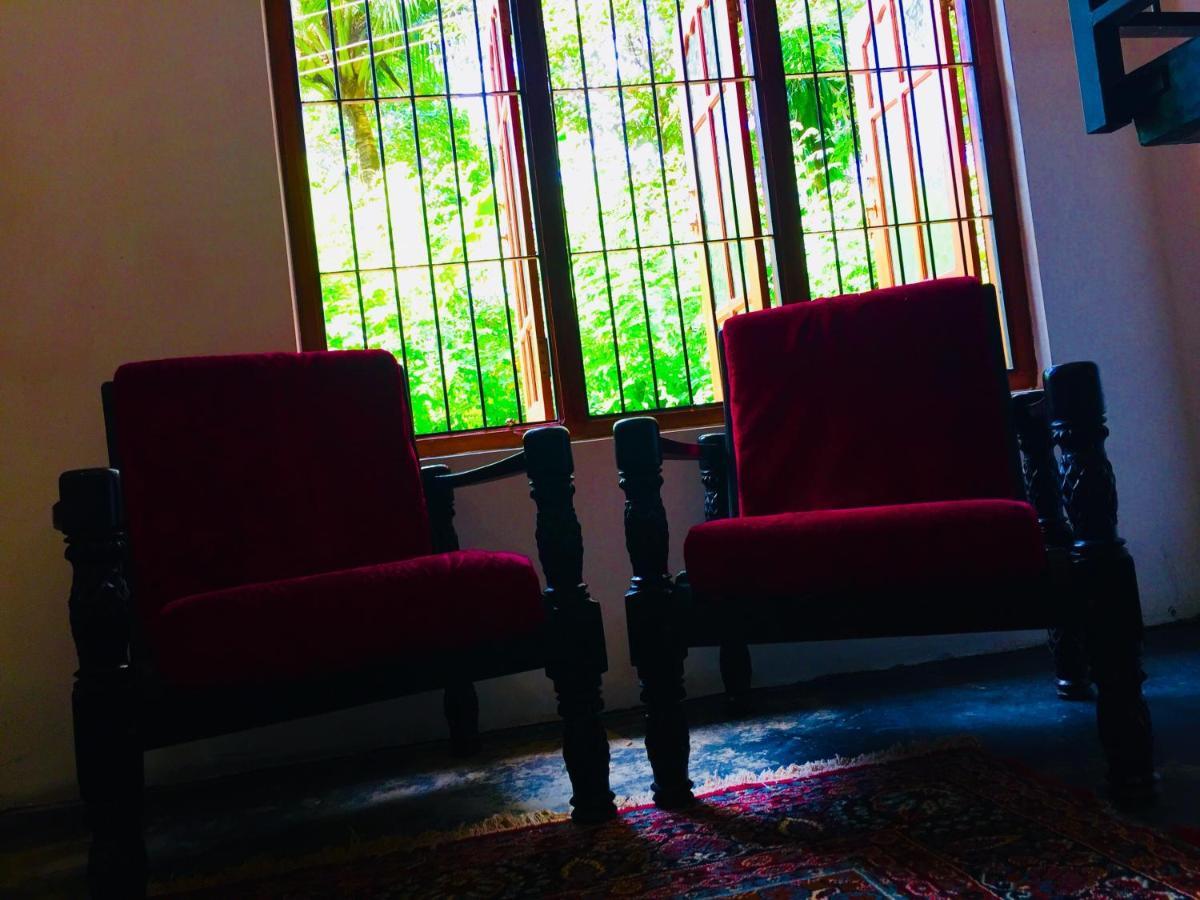 Thaaru Guest Bed and Breakfast Mirissa Buitenkant foto