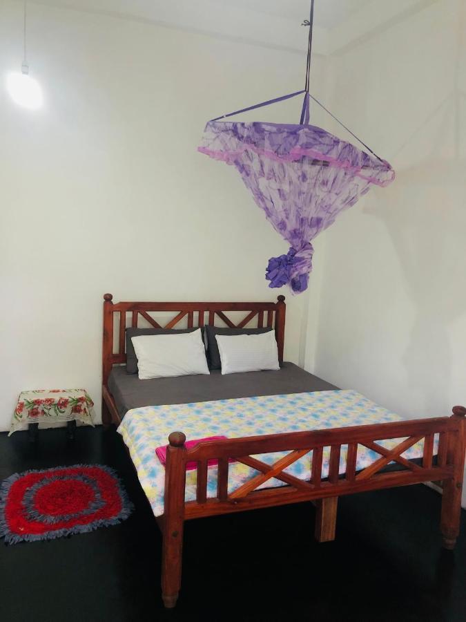 Thaaru Guest Bed and Breakfast Mirissa Buitenkant foto