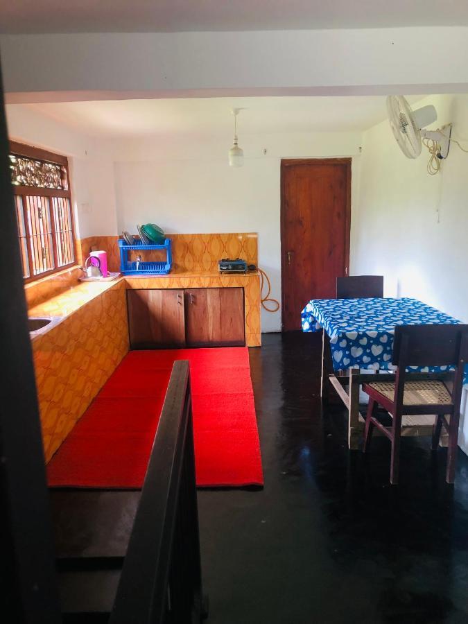 Thaaru Guest Bed and Breakfast Mirissa Buitenkant foto
