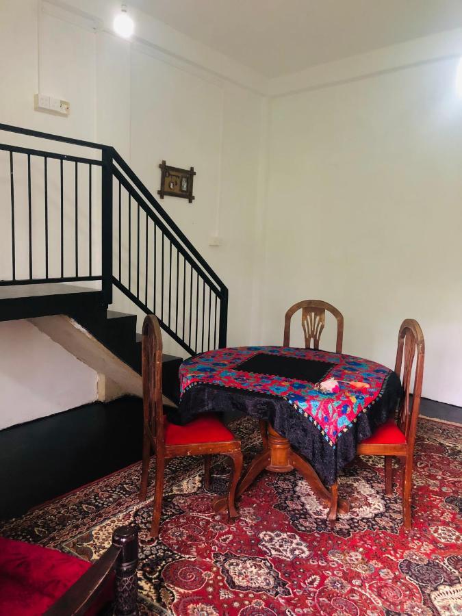 Thaaru Guest Bed and Breakfast Mirissa Buitenkant foto