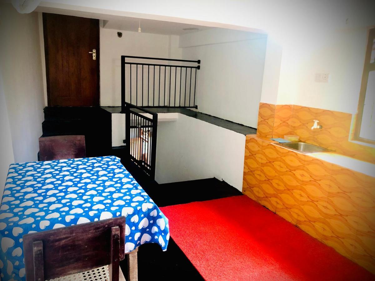 Thaaru Guest Bed and Breakfast Mirissa Buitenkant foto