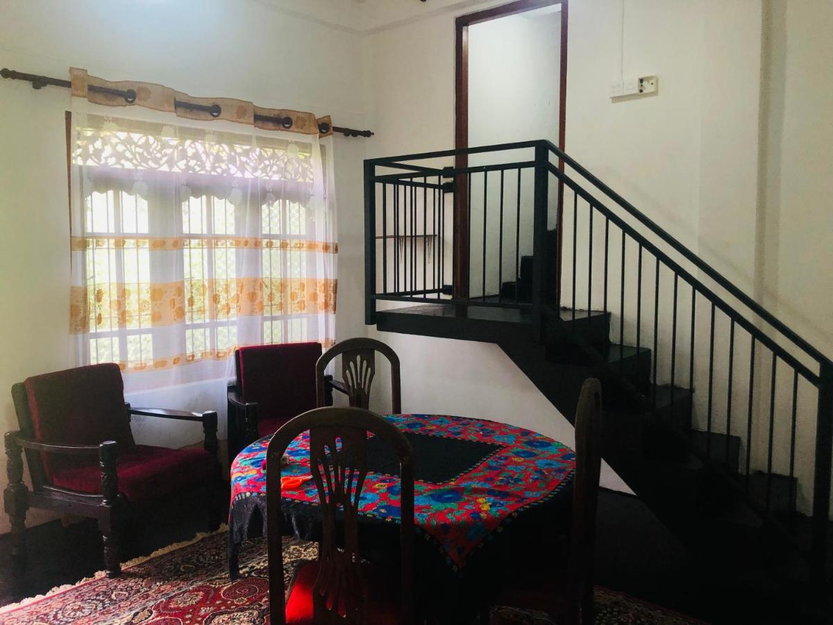 Thaaru Guest Bed and Breakfast Mirissa Buitenkant foto