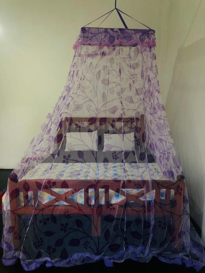 Thaaru Guest Bed and Breakfast Mirissa Buitenkant foto