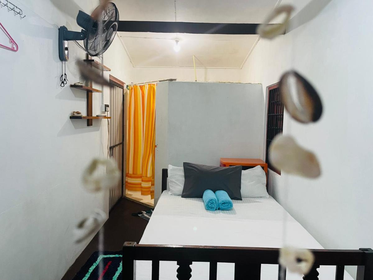 Thaaru Guest Bed and Breakfast Mirissa Buitenkant foto