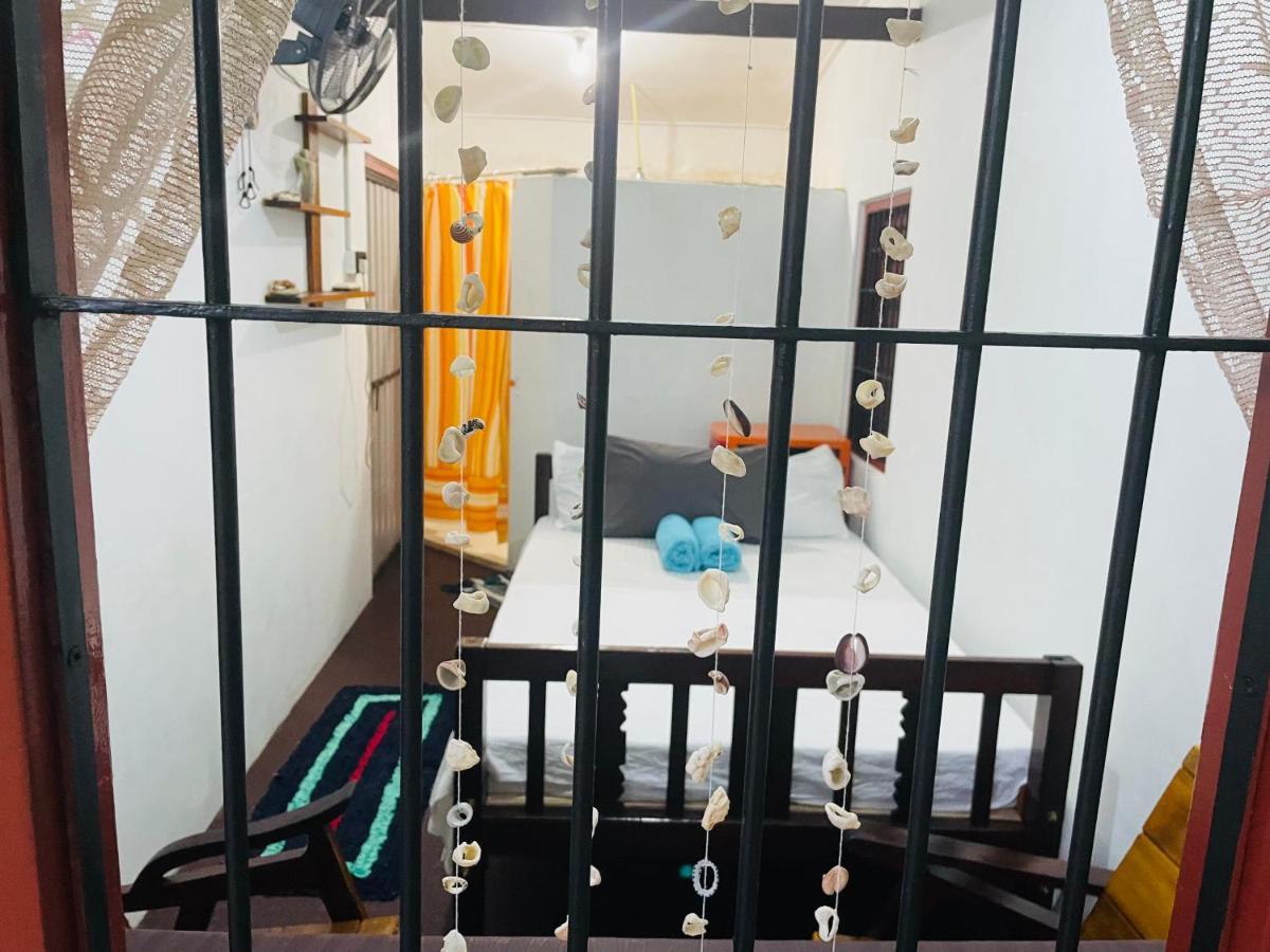Thaaru Guest Bed and Breakfast Mirissa Buitenkant foto