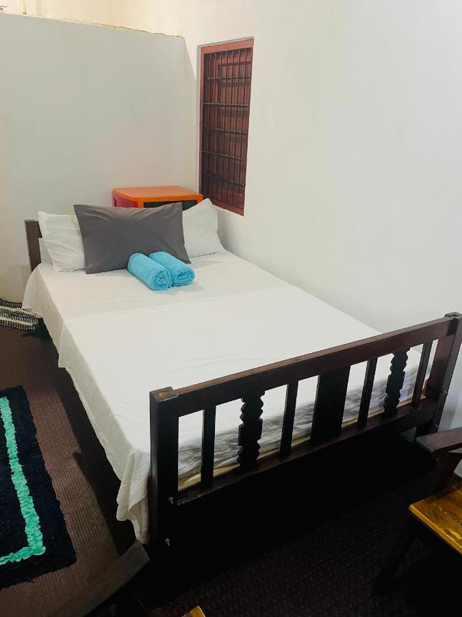 Thaaru Guest Bed and Breakfast Mirissa Buitenkant foto