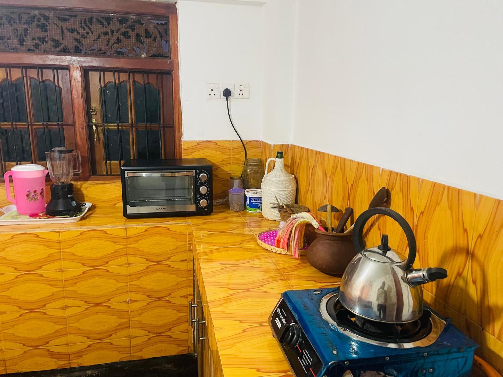 Thaaru Guest Bed and Breakfast Mirissa Buitenkant foto