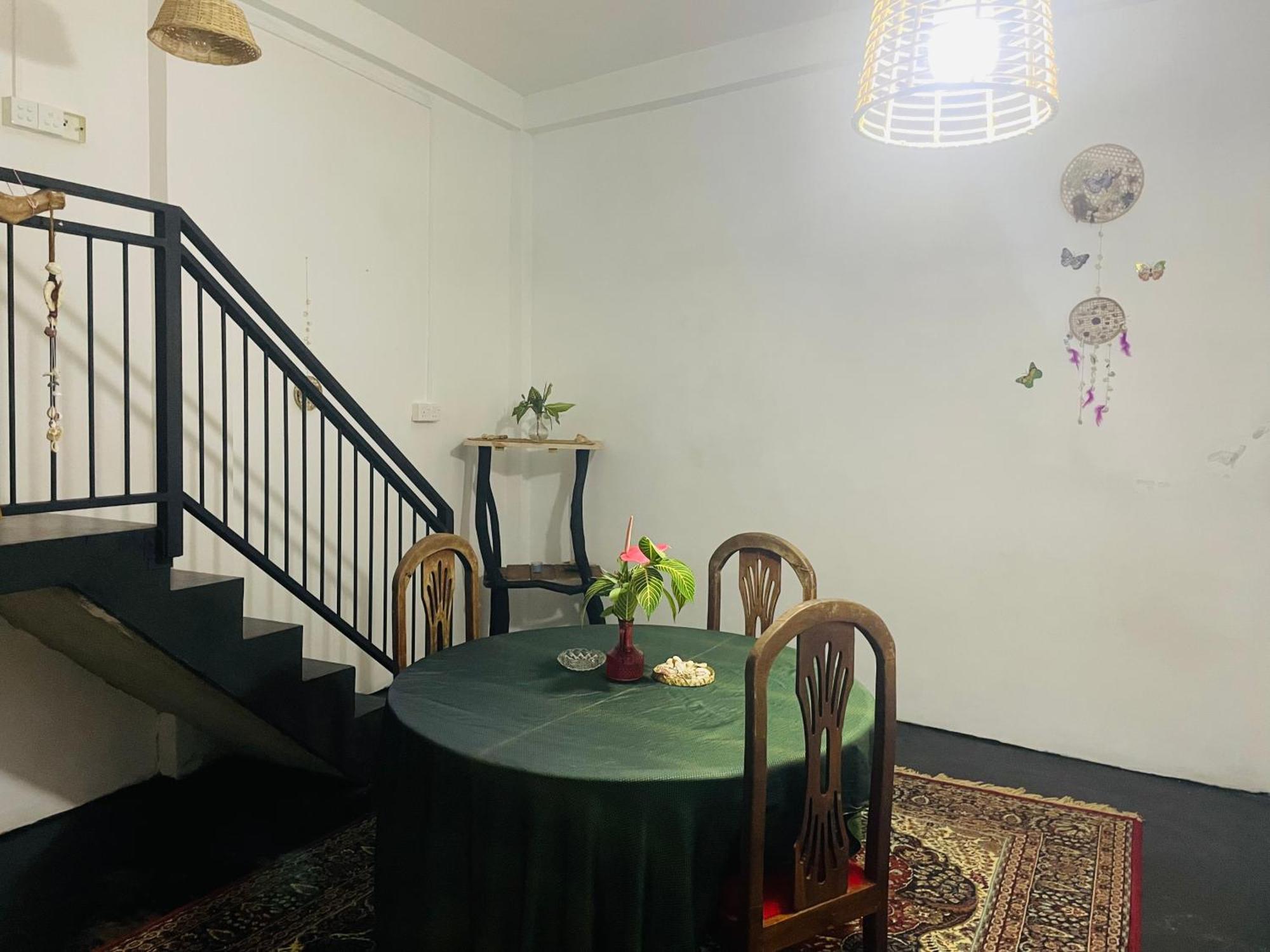 Thaaru Guest Bed and Breakfast Mirissa Buitenkant foto