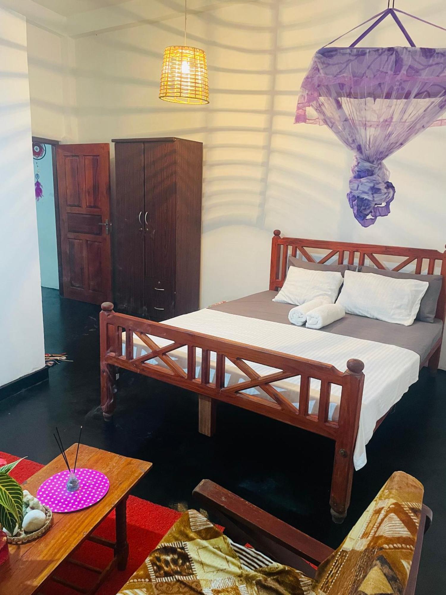 Thaaru Guest Bed and Breakfast Mirissa Buitenkant foto