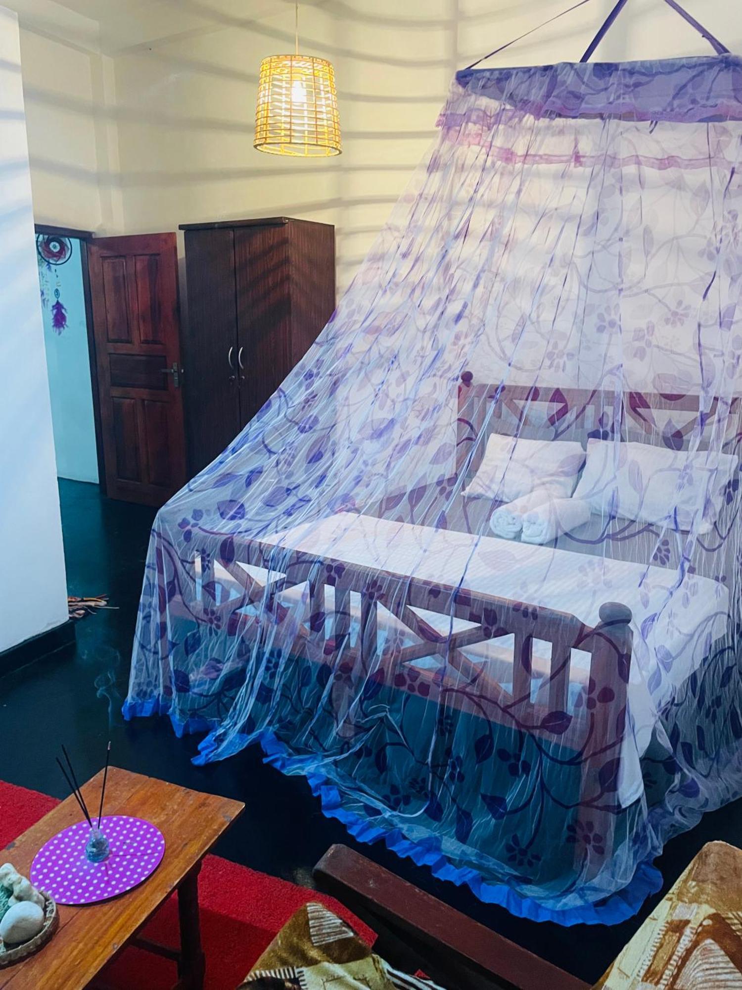 Thaaru Guest Bed and Breakfast Mirissa Buitenkant foto